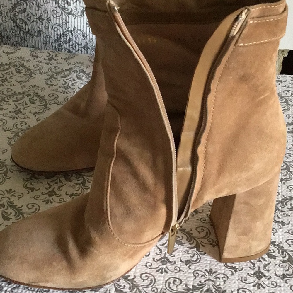 Gianvito Rossi Tan Heeled Boots with Gold Buckle - Picture 4 of 4